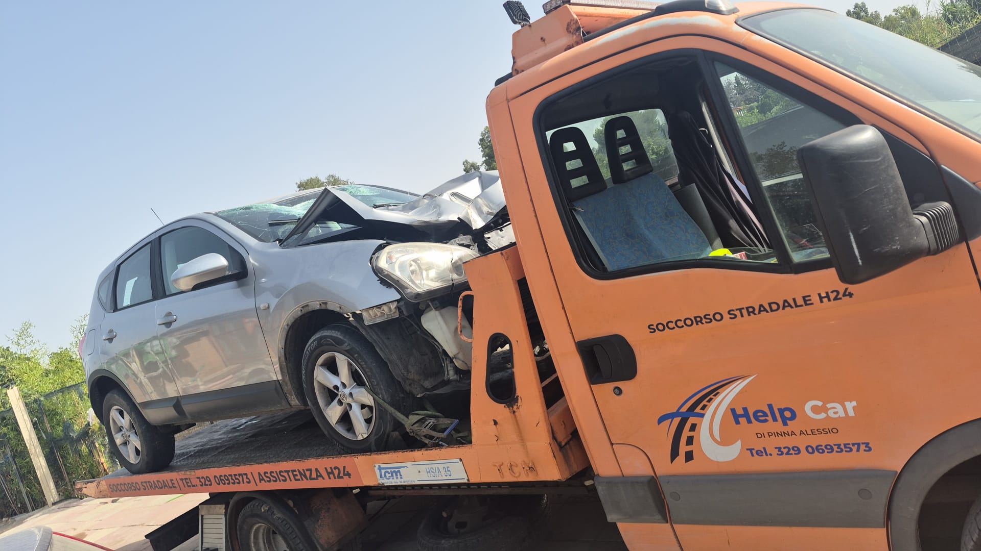 Home Soccorso stradale con carroattrezzi Help Car H24 ad Assemini